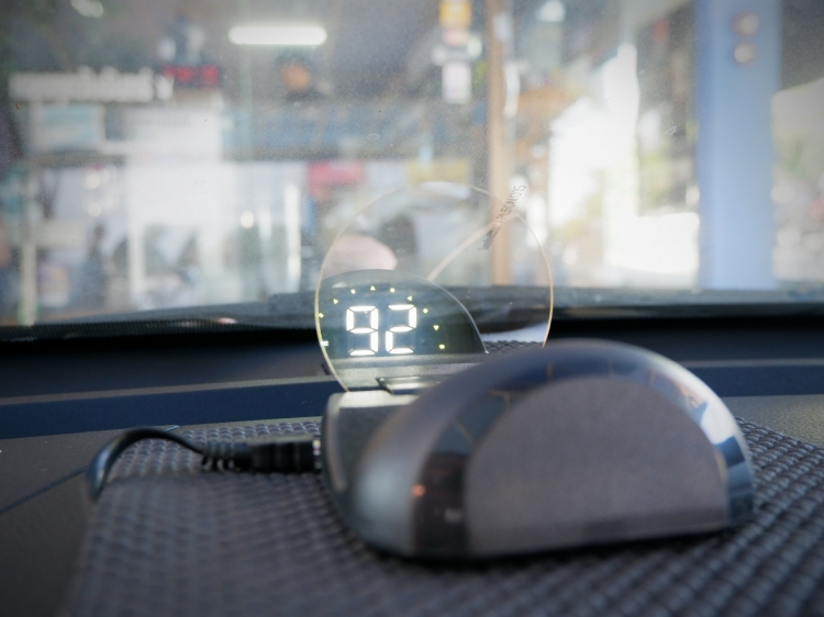 ชุดแต่ง วัดความร้อน วัดรอบ วัดความเร็วแบบสะท้อนกระจก Mazda2 2020