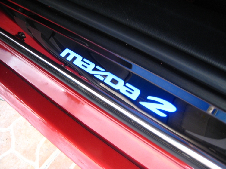 ชุดแต่ง ชุดแต่ง Mazda2 2015-2019 ไฟส่องเท้าและชายบันไดมีไฟ