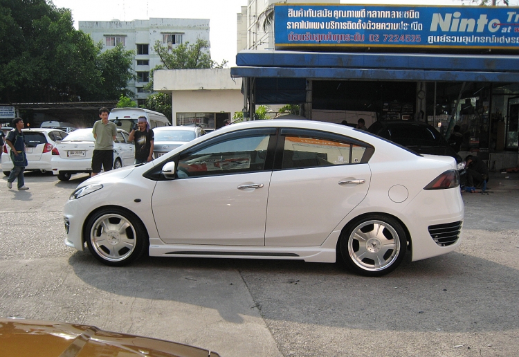 ชุดแต่ง ชุดแต่ง Mazda2 2009-2013 R8